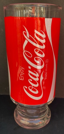 309009-8. € 4,50 coca cola glas rood wit met voetje D7 H 16,5 cm.jpeg